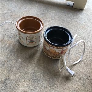 VINTAGE Rival potpourri crocks plant or bee design